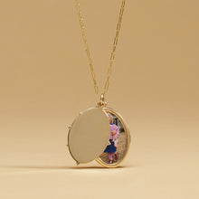 Load image into Gallery viewer, HERITAGE PHOTO LOCKET PENDANT - NEW