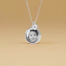 Load image into Gallery viewer, HERITAGE PHOTO LOCKET FRAME PENDANT, SILVER - NEW
