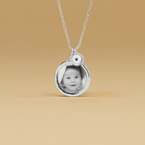 HERITAGE PHOTO LOCKET FRAME PENDANT, SILVER - NEW